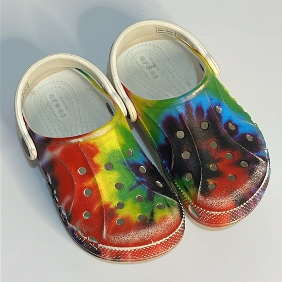 Crocs Rainbow Tie Dye Unisex Clog Sandals Children’s Size 10 - Picture 2 of 8